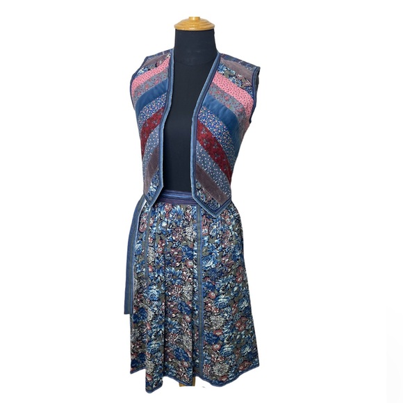 suttles and seawinds Other - Suttles and Seawinds Floral Quilted Reversible Vest and Skirt Set Size Small